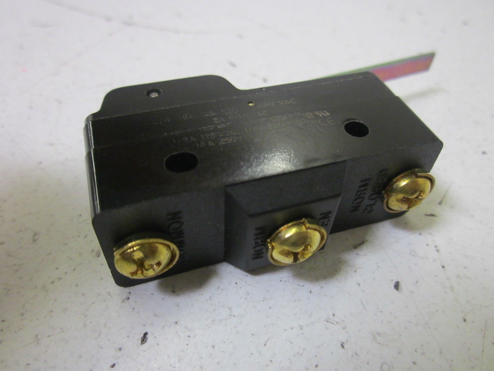 LOT OF 2 MICROSWITCH BZ-2RWS0-A2 NSNP