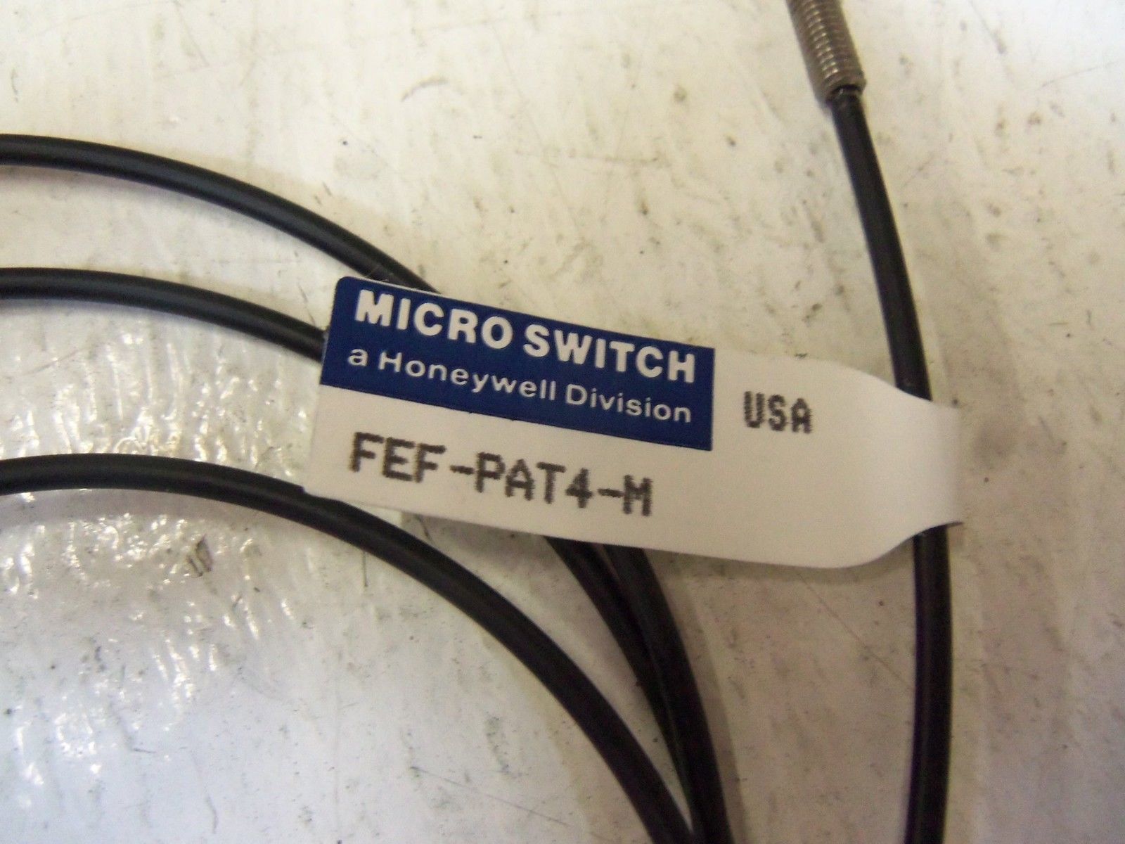 LOT OF 2 MICROSWITCH FEF-PAT4-M NSNP