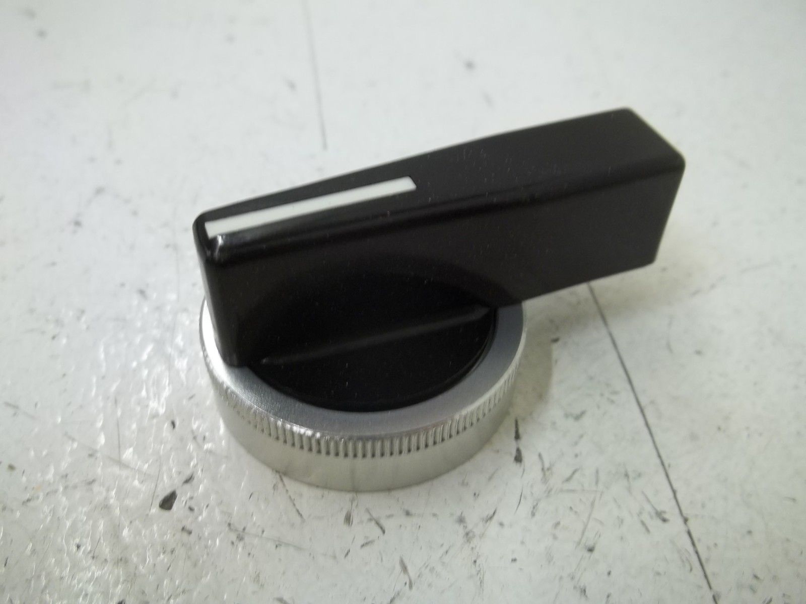 LOT OF 2 MICROSWITCH PTSZ72 WING LEVEL SELECTOR KNOB NSMP