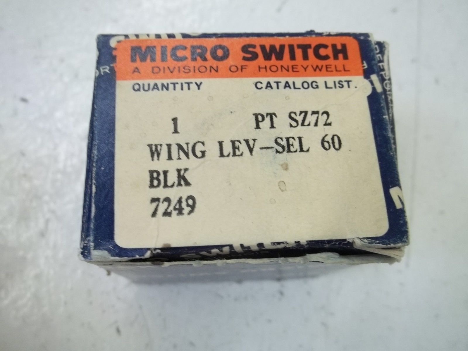 LOT OF 2 MICROSWITCH PTSZ72 WING LEVEL SELECTOR KNOB NSMP