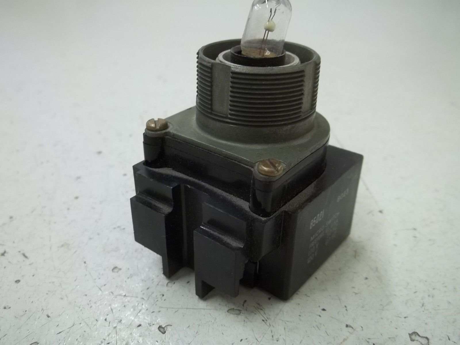 MICRO SWITCH PTY5211  MAINTAIN PUSH MOMENTARY UNMP