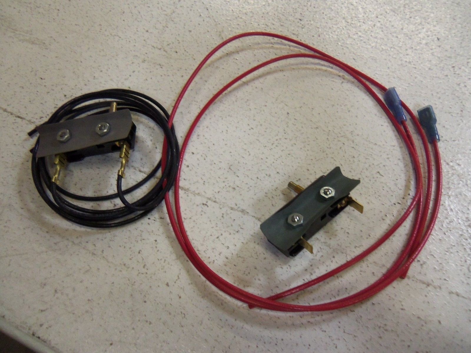 LOT OF 2 MICROSWITCH WZ-7RS-D5 UNMP
