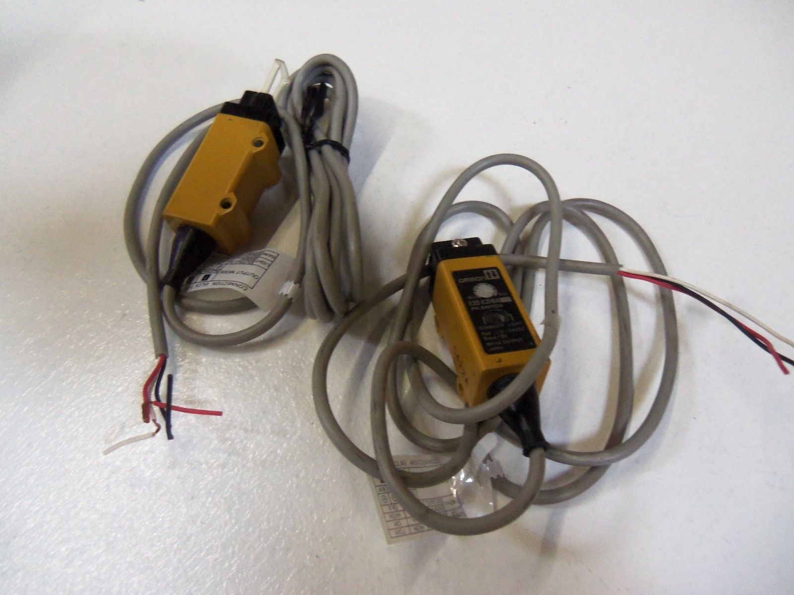 LOT OF 2 OMRON E3S-X2HE4  UNMP