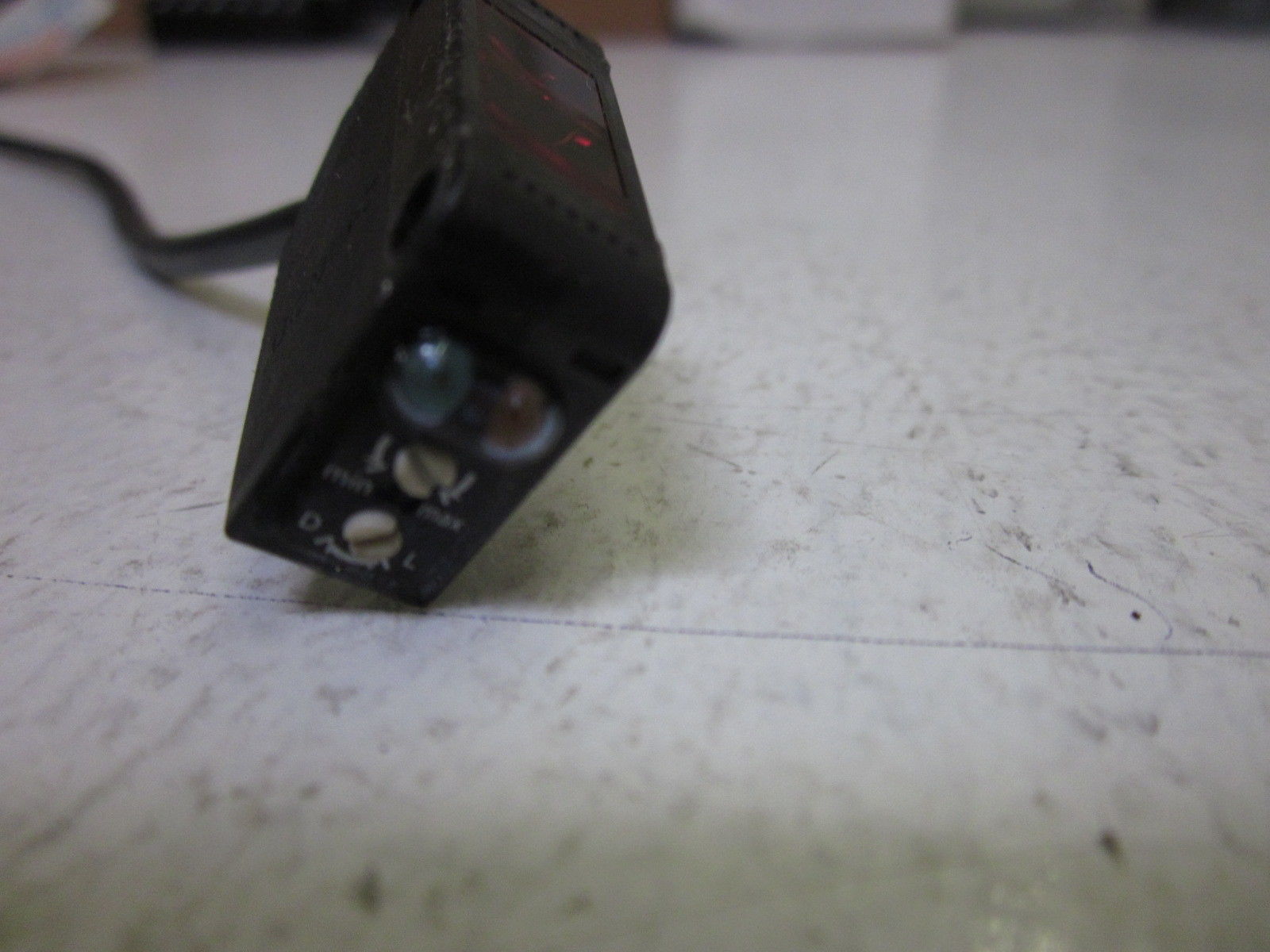 LOT OF 2 OMRON E3Z-B82 PHOTO SENSOR UNMP