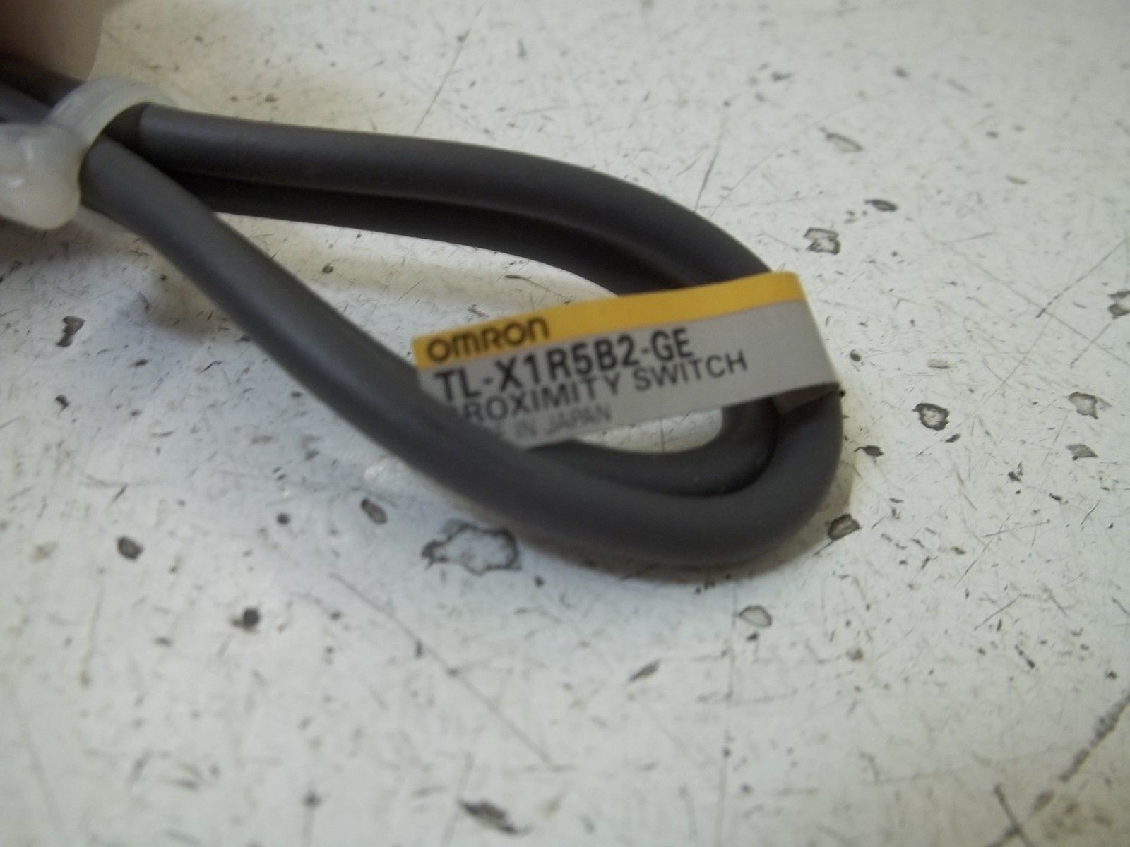 LOT OF 2 OMRON TL-X1R5B2-GE PROXIMITY SWITCH UNMP