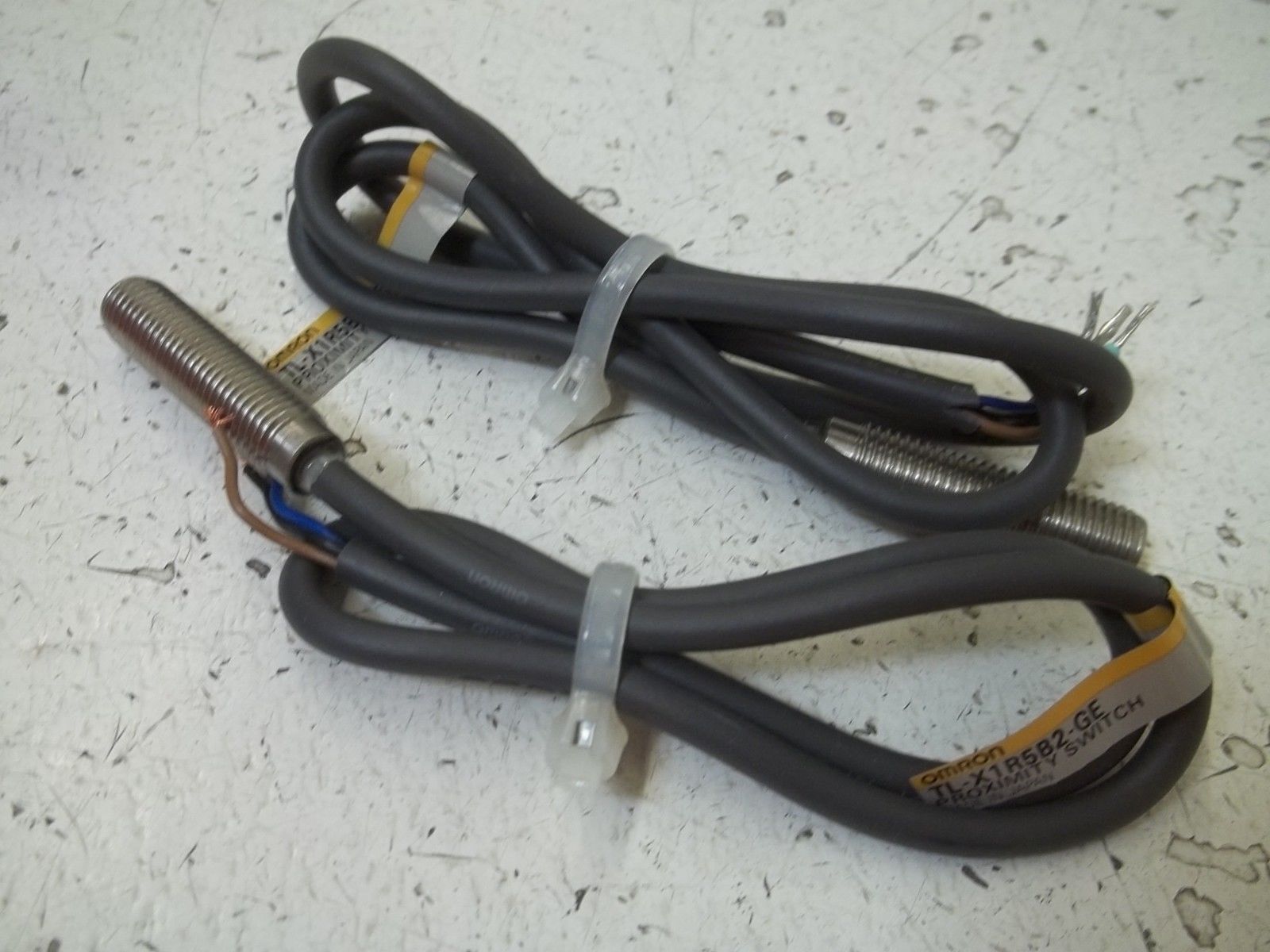 LOT OF 2 OMRON TL-X1R5B2-GE PROXIMITY SWITCH UNMP