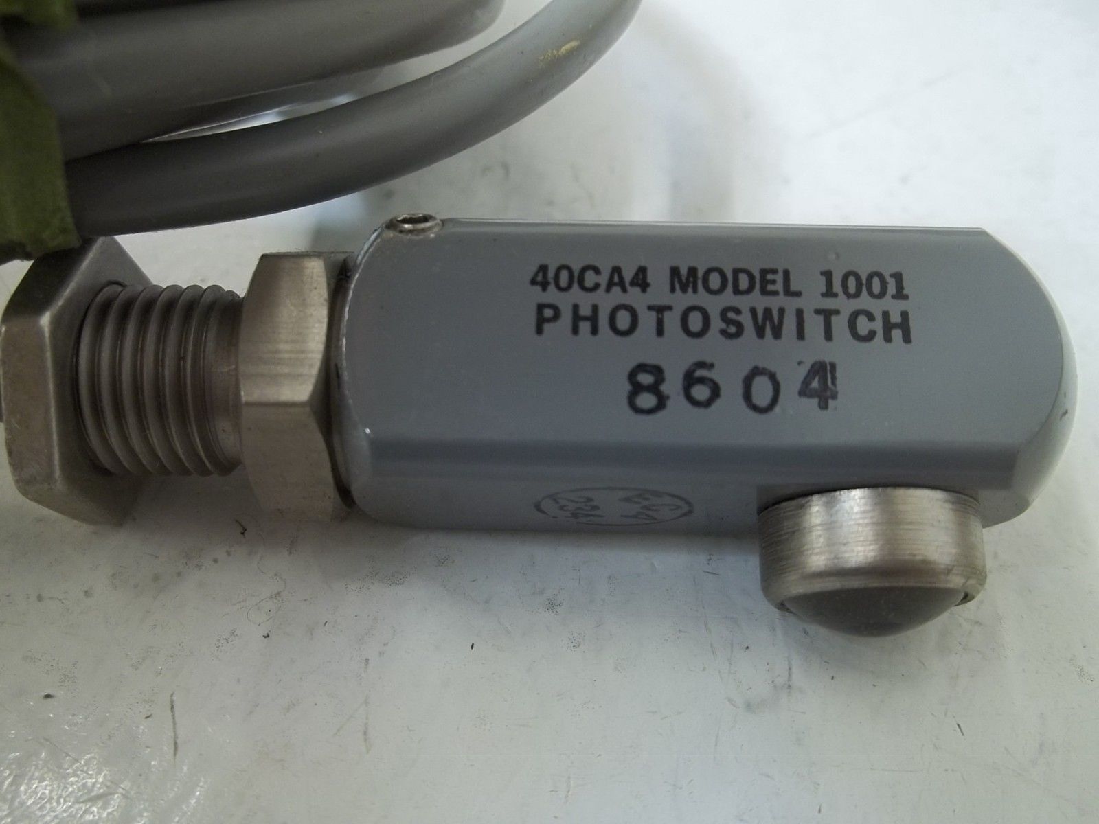 LOT OF 2 PHOTOSWITCH 40CA4 MODEL 1001 PHOTOELECTRIC SENSOR UNMP