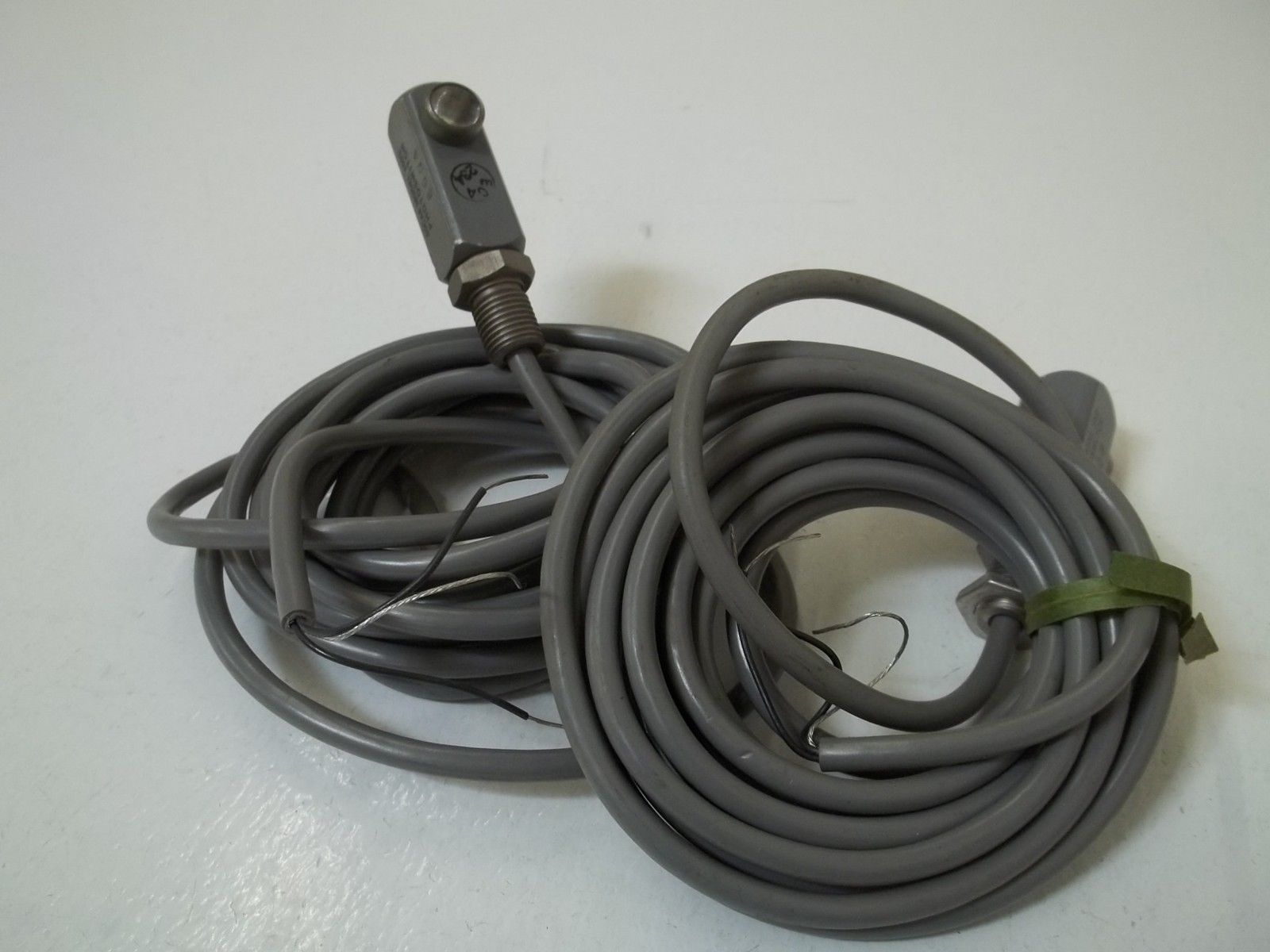 LOT OF 2 PHOTOSWITCH 40CA4 MODEL 1001 PHOTOELECTRIC SENSOR UNMP