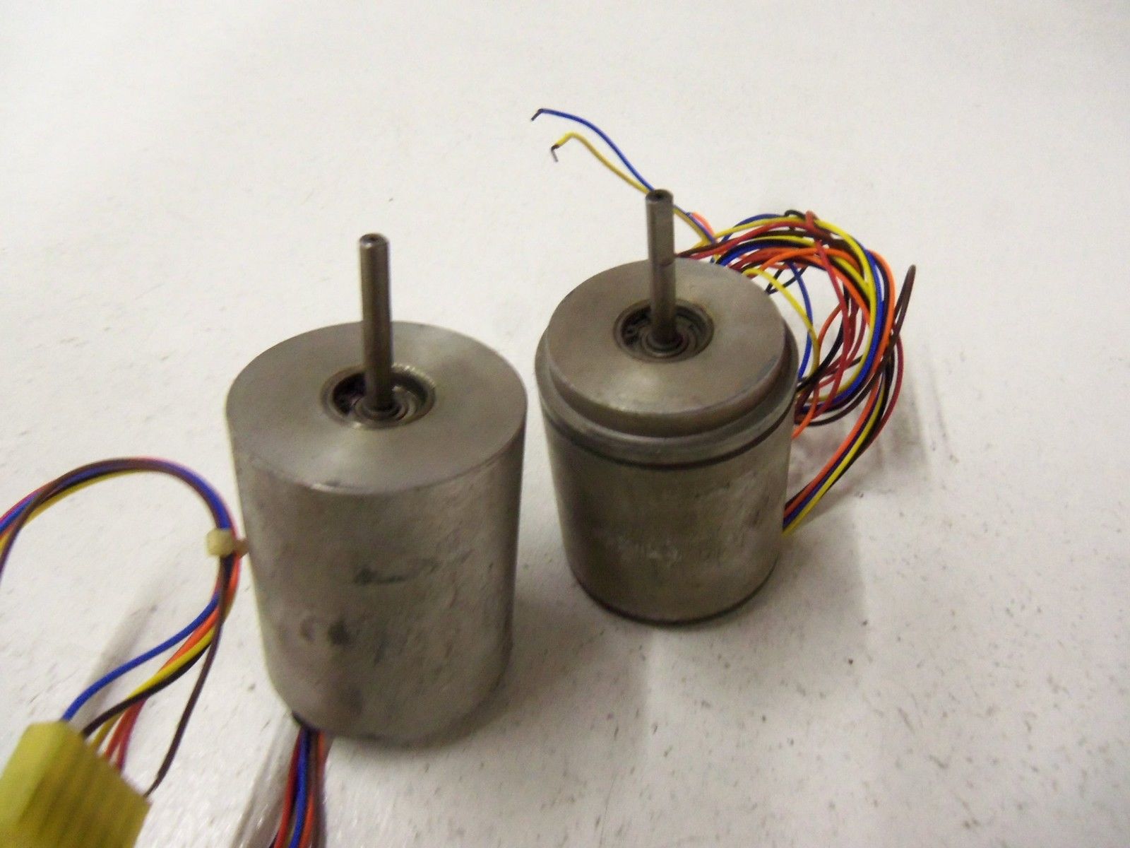 LOT OF 2 RAPIDSYN MOTOR 20V-03M-3 28VDC UNMP
