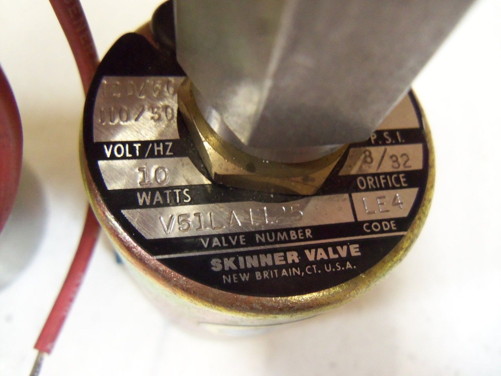LOT OF 2 SKINNER VALVE V51LA1125 UNMP