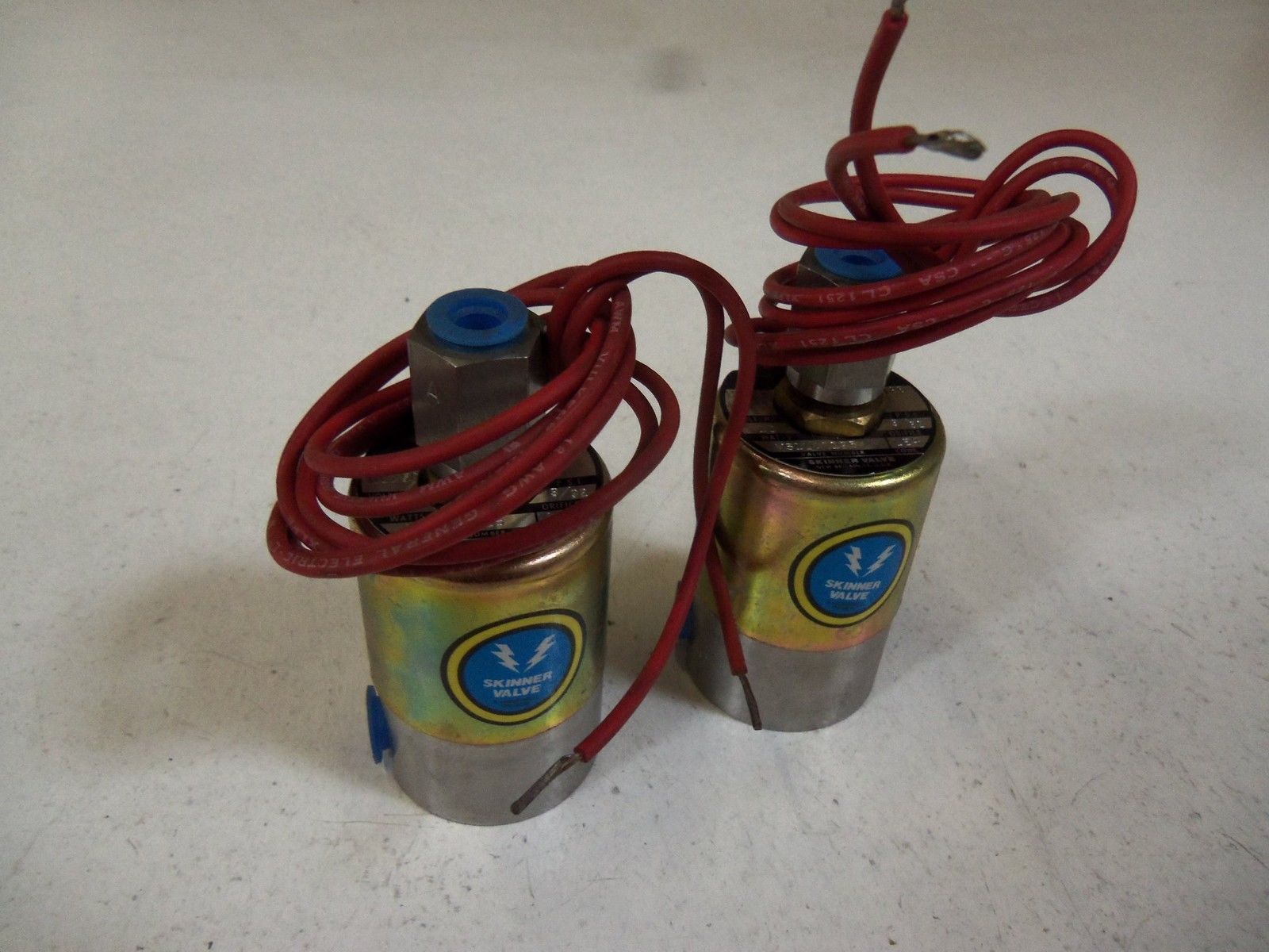 LOT OF 2 SKINNER VALVE V51LA1125 UNMP