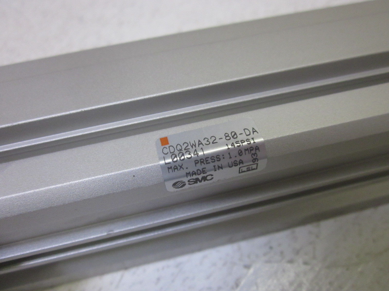 LOT OF 2 SMC CDQ2WA32-80-DA AIR CYLINDER NSNP
