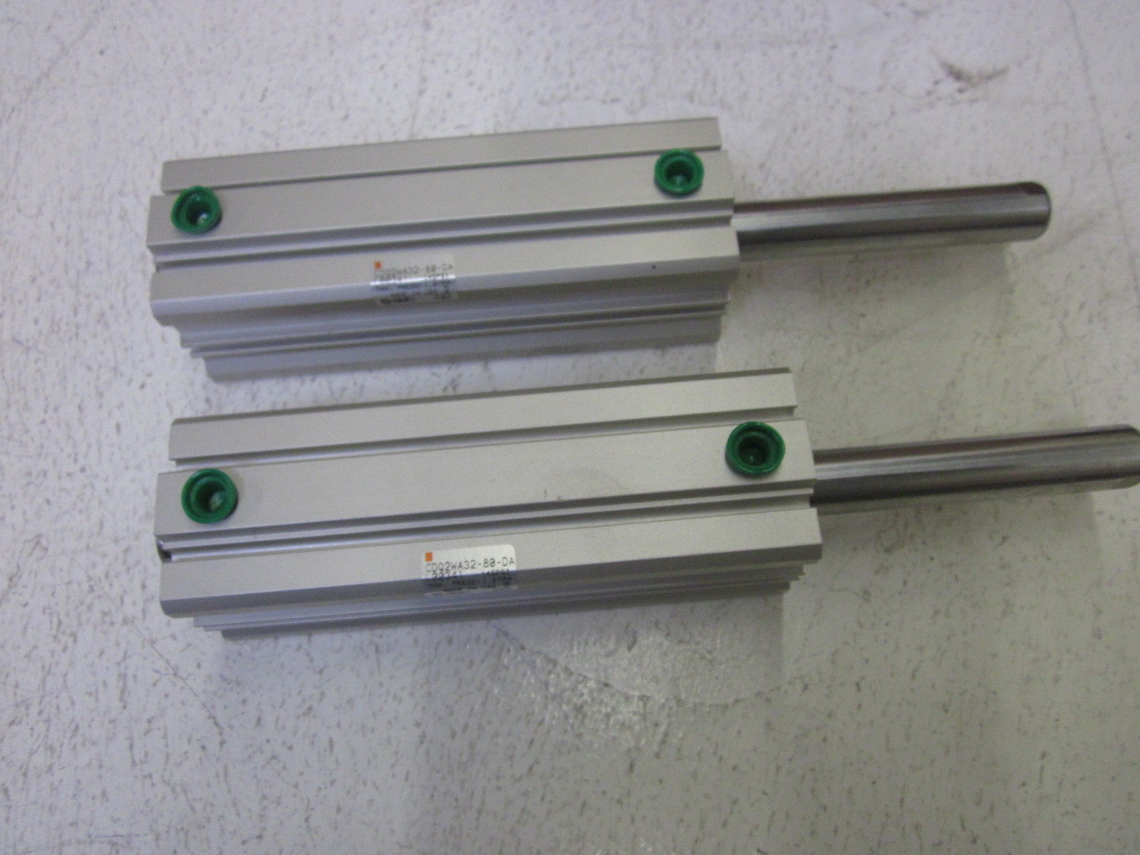 LOT OF 2 SMC CDQ2WA32-80-DA AIR CYLINDER NSNP