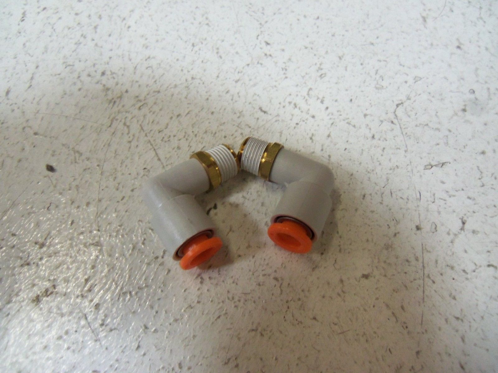 LOT OF 2 SMC FITTING KQ2-L07-34S NSNP