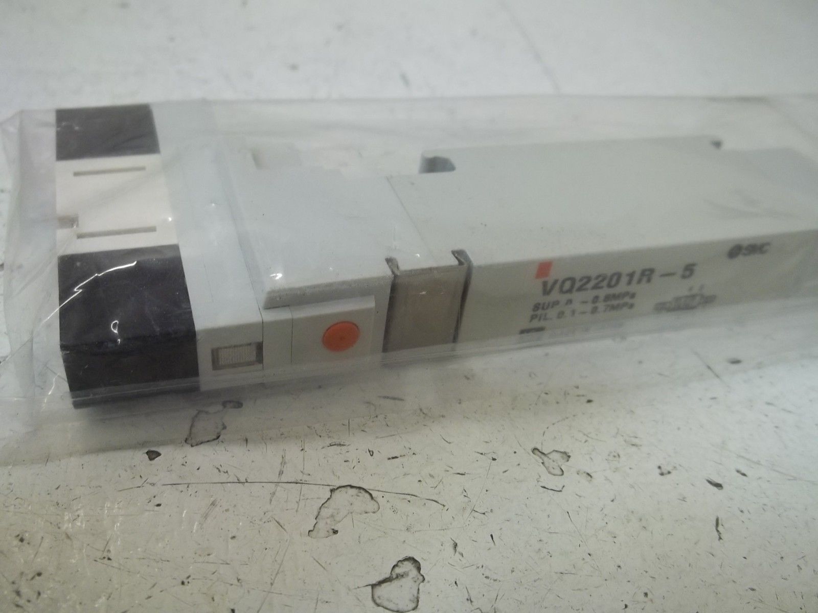 LOT OF 2 SMC VQ2201R-5 SOLENOID MANIFOLD NSMP