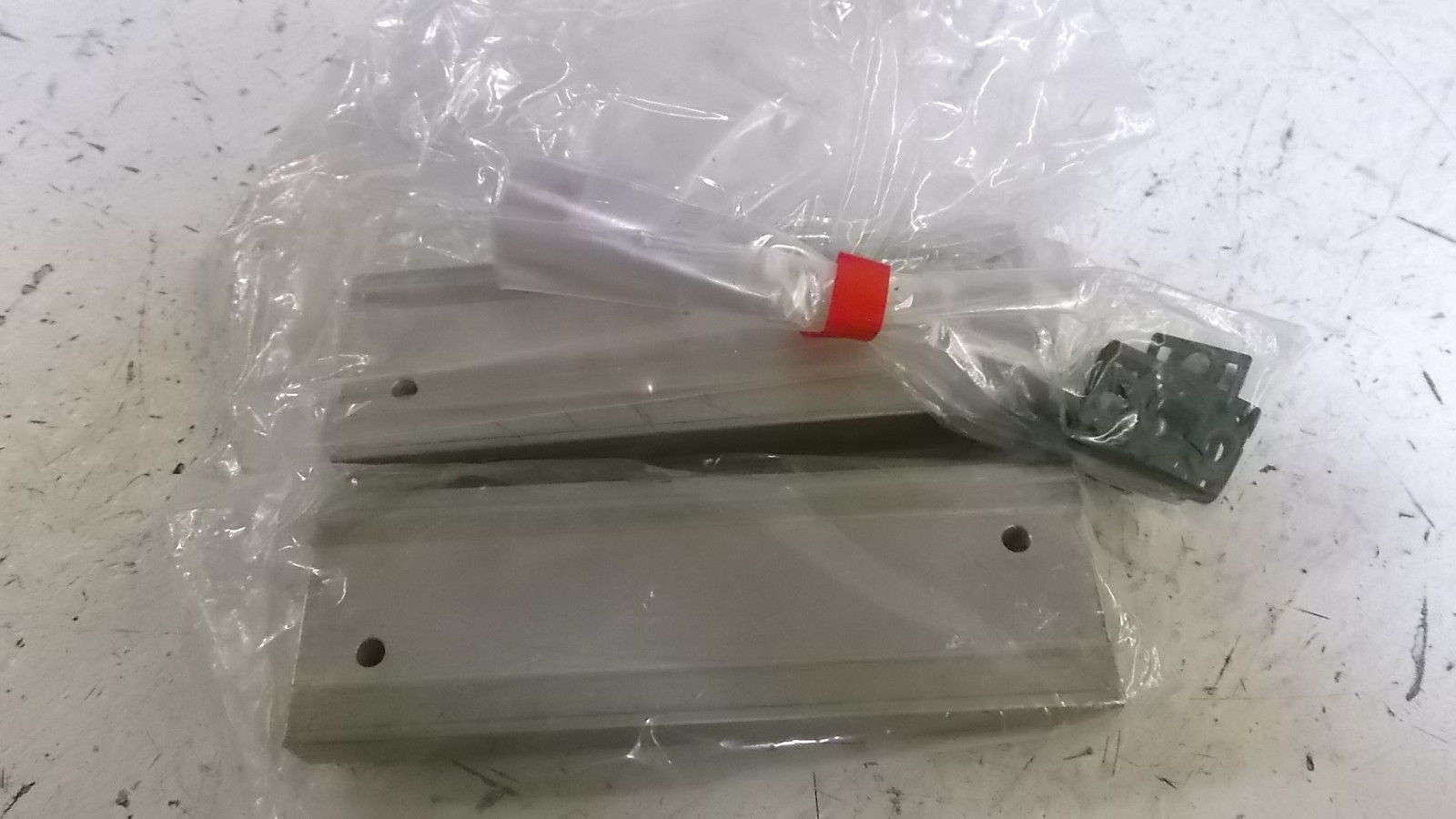 LOT OF 2 SMC VV5K3-20-05 NSMP