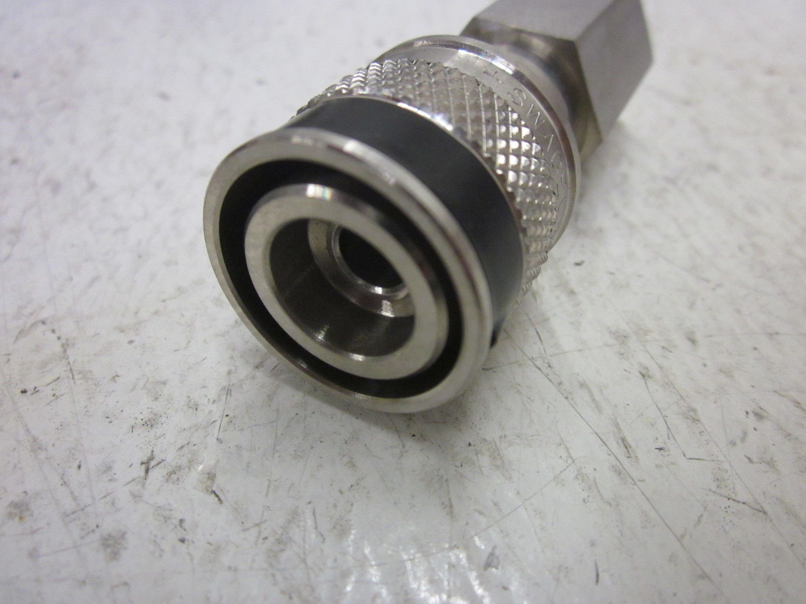 LOT OF 2 SWAGLOK 316 QC4 NSNP
