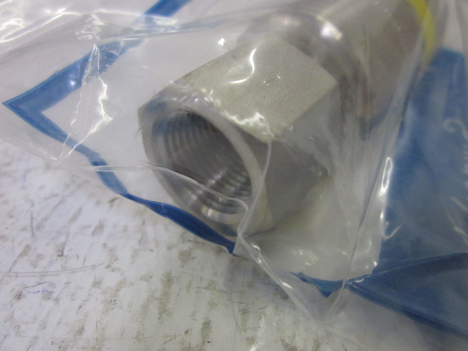 LOT OF 2 SWAGLOK SS-QTM2A-B-6-PK4-SC11 QUICK CONNECT NSMP