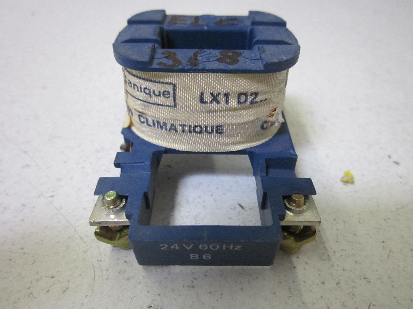 LOT OF 2 TELEMECANIQUE LX1D2 24V NSNP