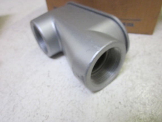 LOT OF 2 THOMAS & BETTS 1494 CONDUIT BODY ENTRANCE 1-1/2" *NEW IN BOX*