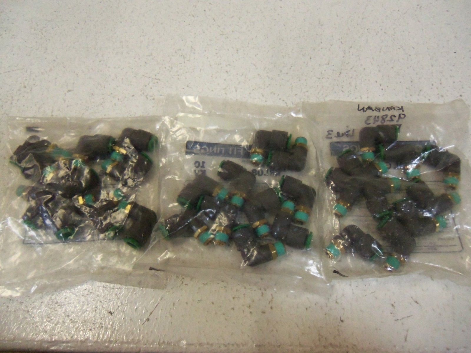 LOT OF 30  SMC FITTINGS KRL08-01S NSMP