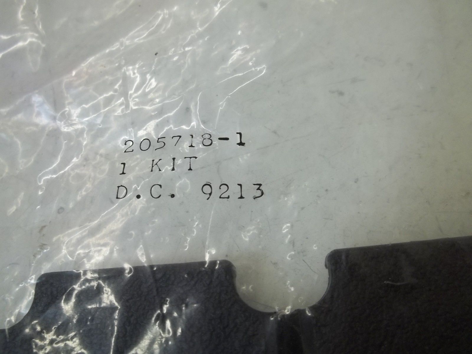 LOT OF 32  AMP 205718-1 NSMP