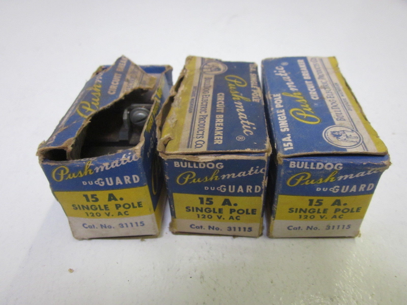 LOT OF 3 BULLDOG ELECTRIC PRODUCTS DIVISION 31115 120V NSMP