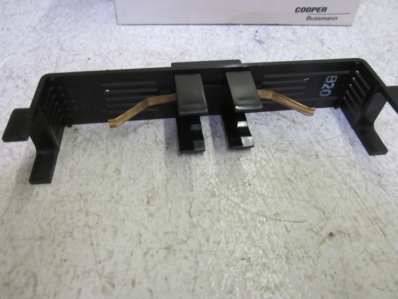 LOT OF 3 BUSSMAN SAM1-31 COVER INDICATING FUSE HOLDER 600V NSMP