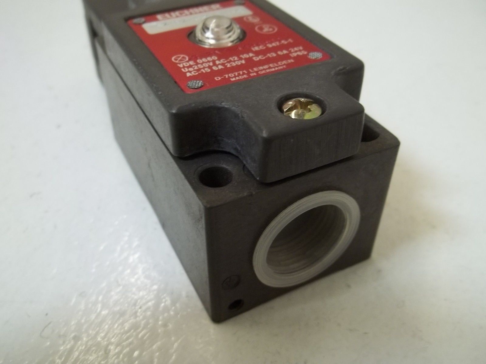 LOT OF 3 EUCHNER NZ1VZ-538L110 LIMIT SWITCH NSNP