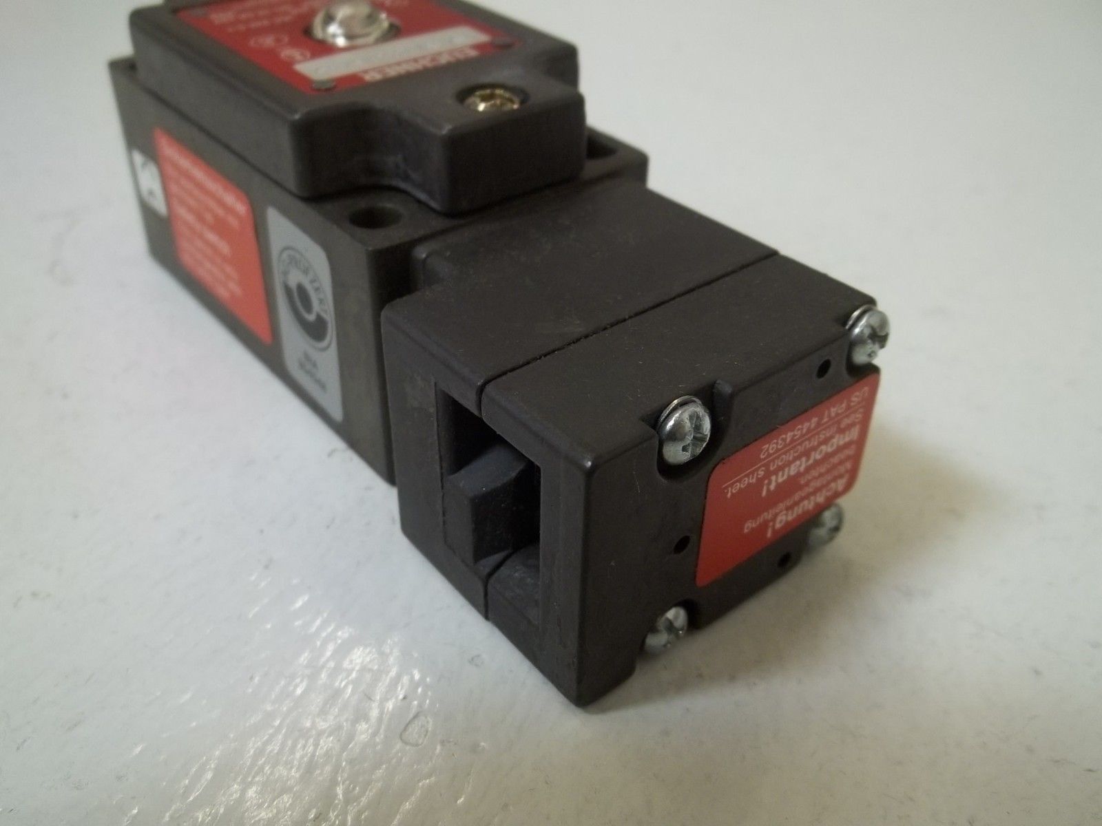 LOT OF 3 EUCHNER NZ1VZ-538L110 LIMIT SWITCH NSNP