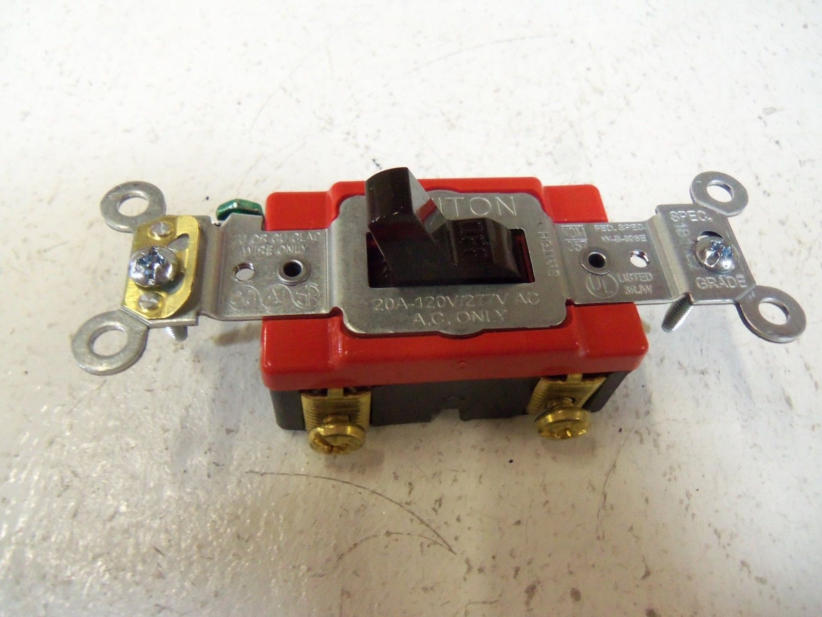 LOT OF 3 LEVITON TOGGLE LIGHT SWITCH 1221-2 NSMP