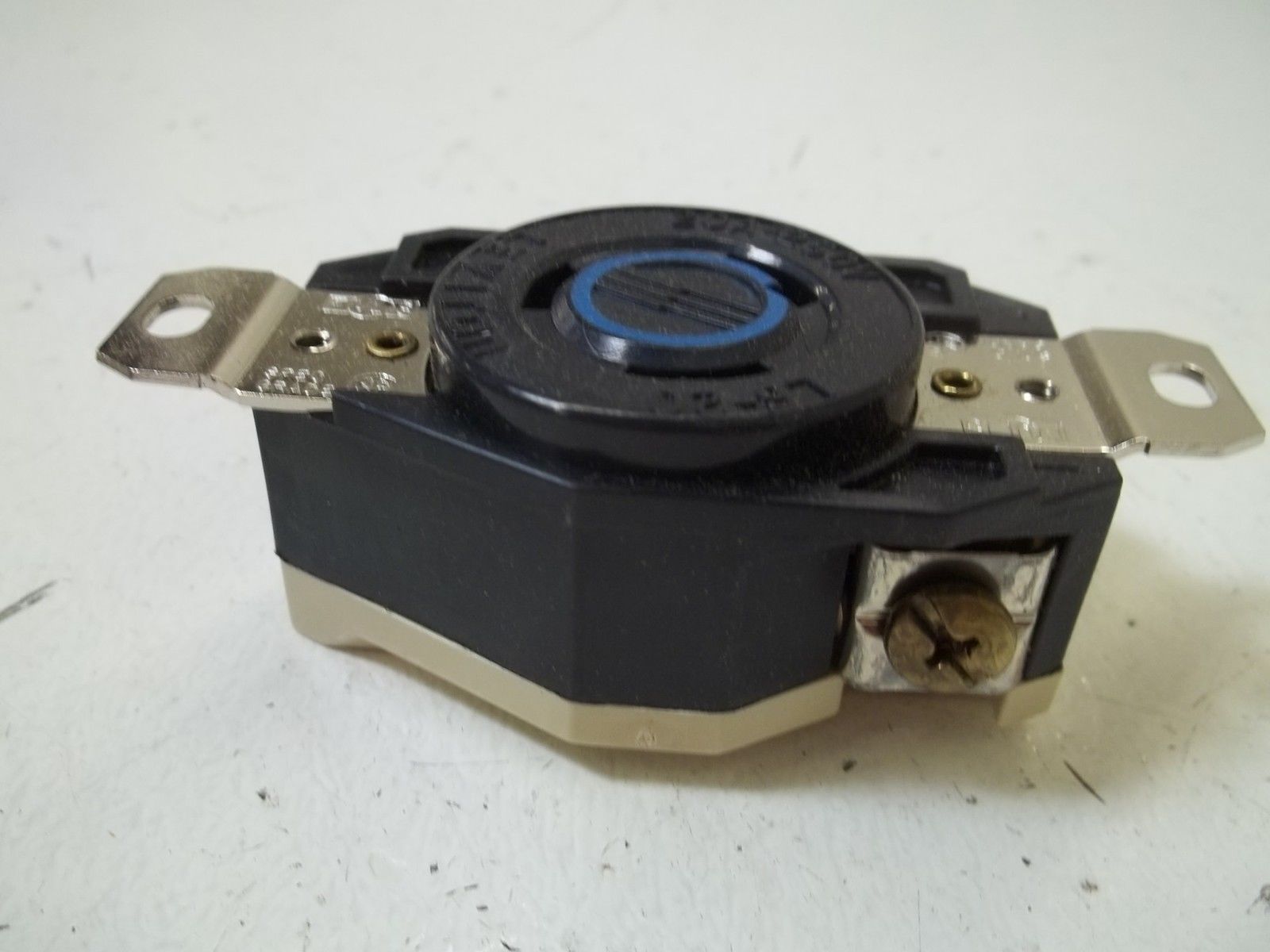 LOT OF 3 LEVTION 2320 SINGLE LOCKING RECEPTACLE GROUNDING,20A-250VNSMP