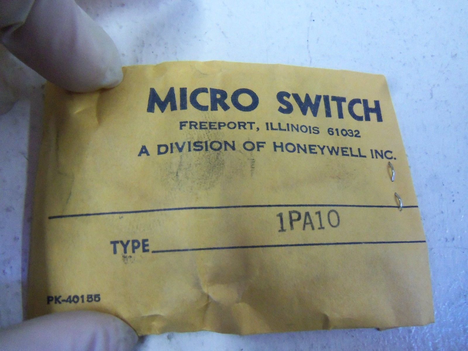 LOT OF 3 MICROSWITCH 1PA10 NSNP