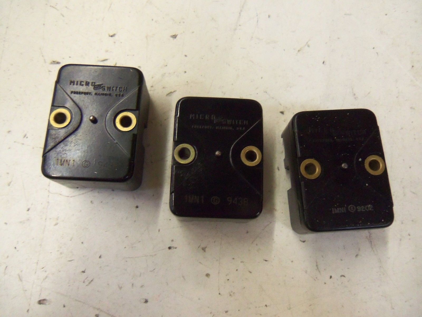 LOT OF 3 MICROSWITCH 1MN1 *USED*