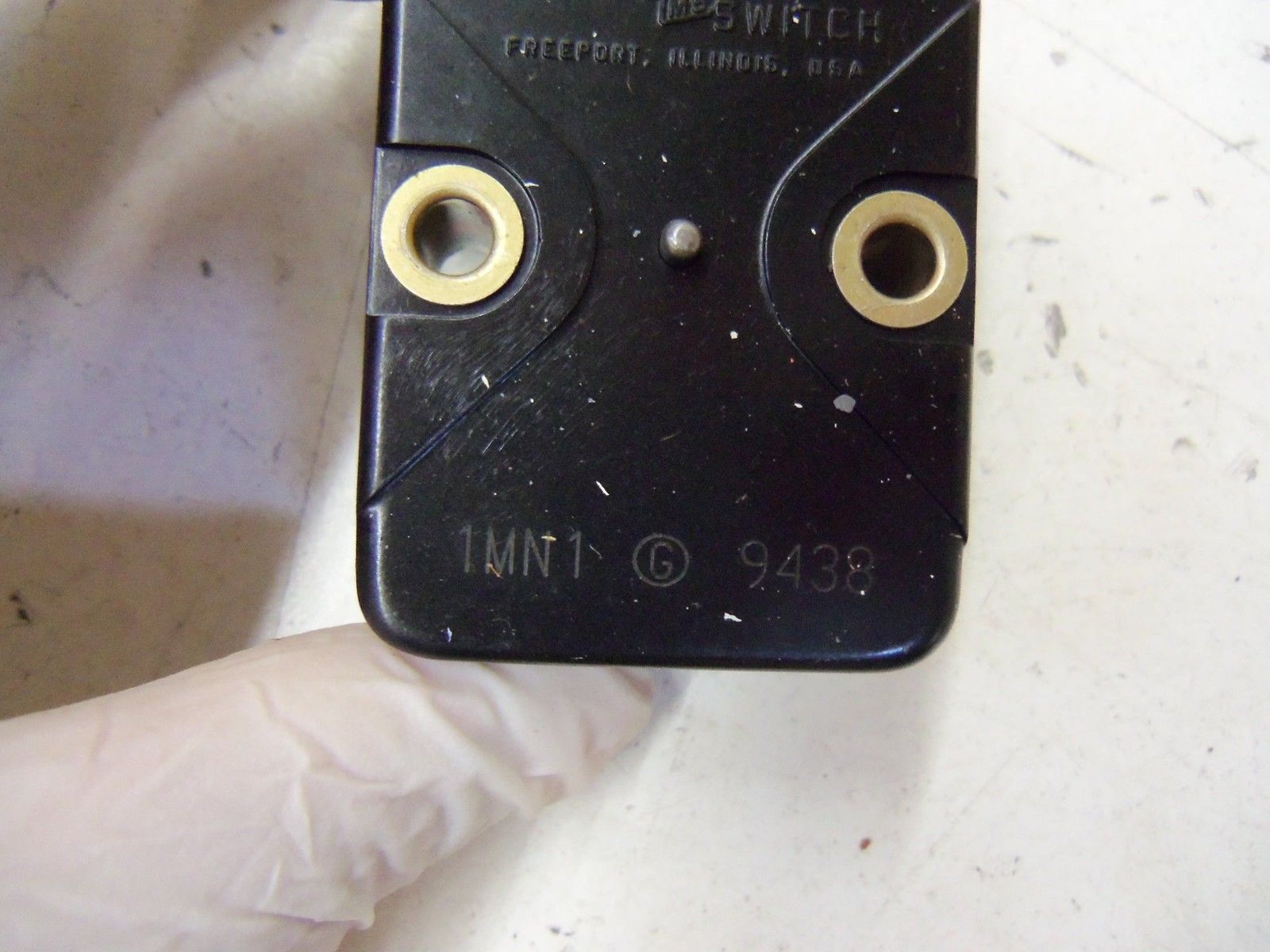 LOT OF 3 MICROSWITCH 1MN1 *USED*