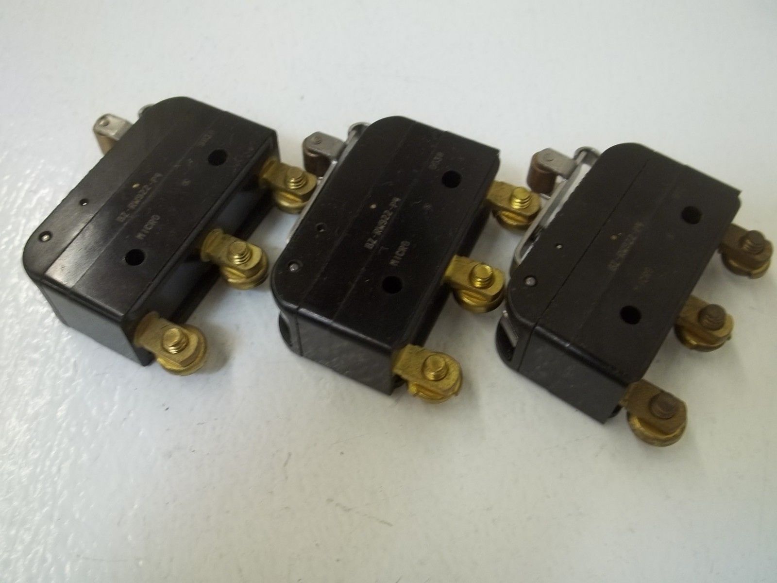 LOT OF 3 MICROSWITCH BZ-RW922-P4 LIMIT SWITCH UNMP