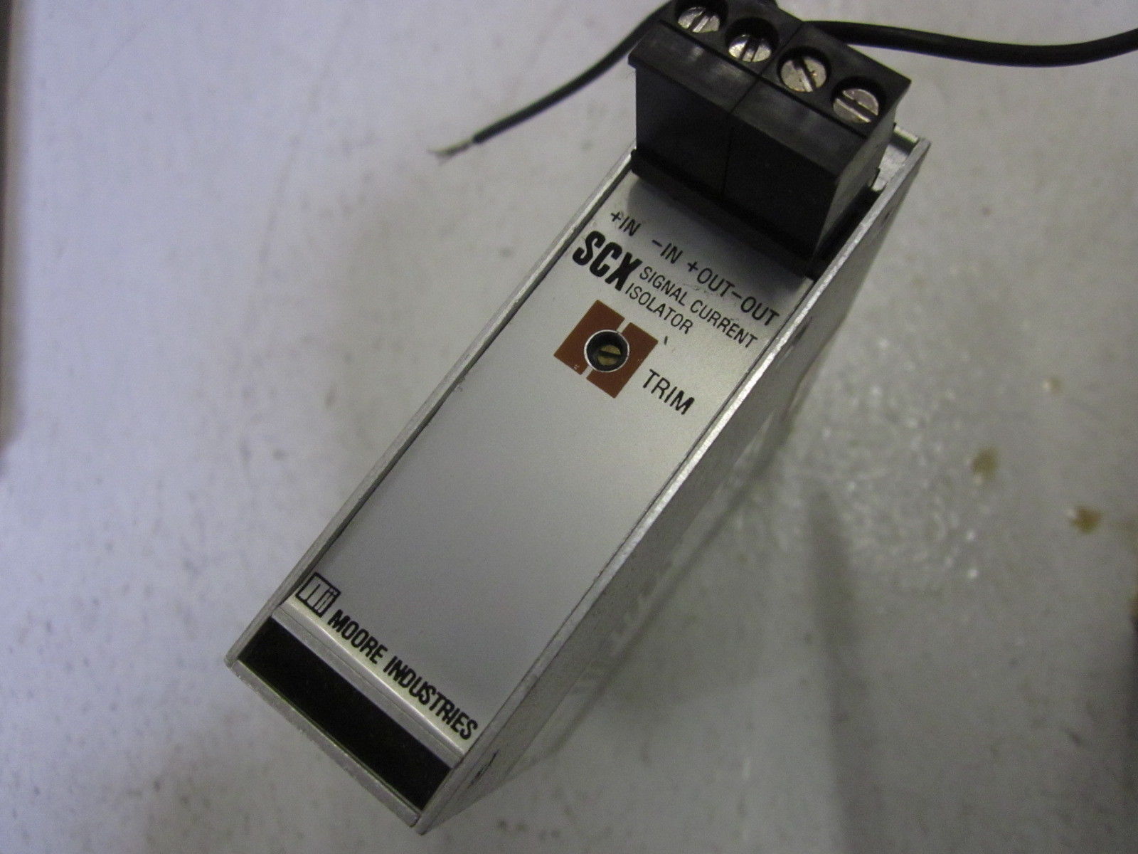 MOORE SCX/4-20MA/4-20MA/5.5VLP-RF-FA SIGNAL CURRENT ISOLATOR UNMP