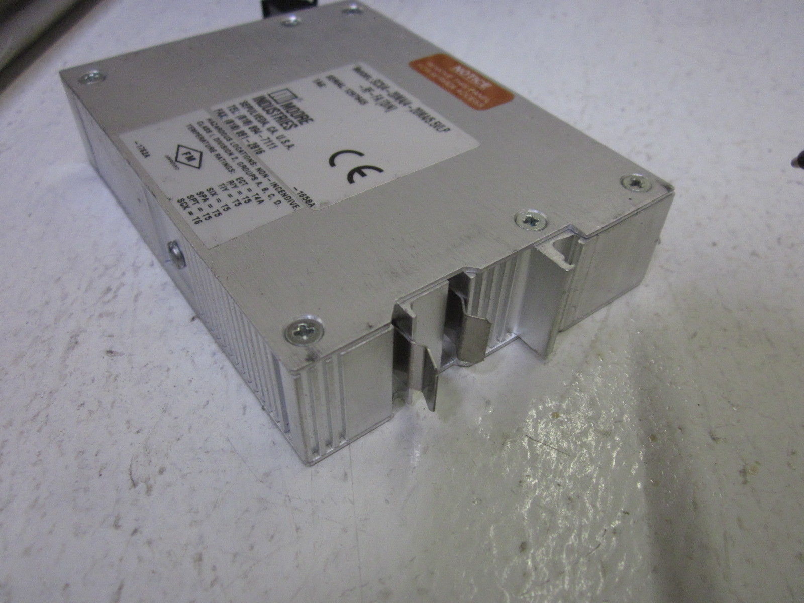 MOORE SCX/4-20MA/4-20MA/5.5VLP-RF-FA SIGNAL CURRENT ISOLATOR UNMP