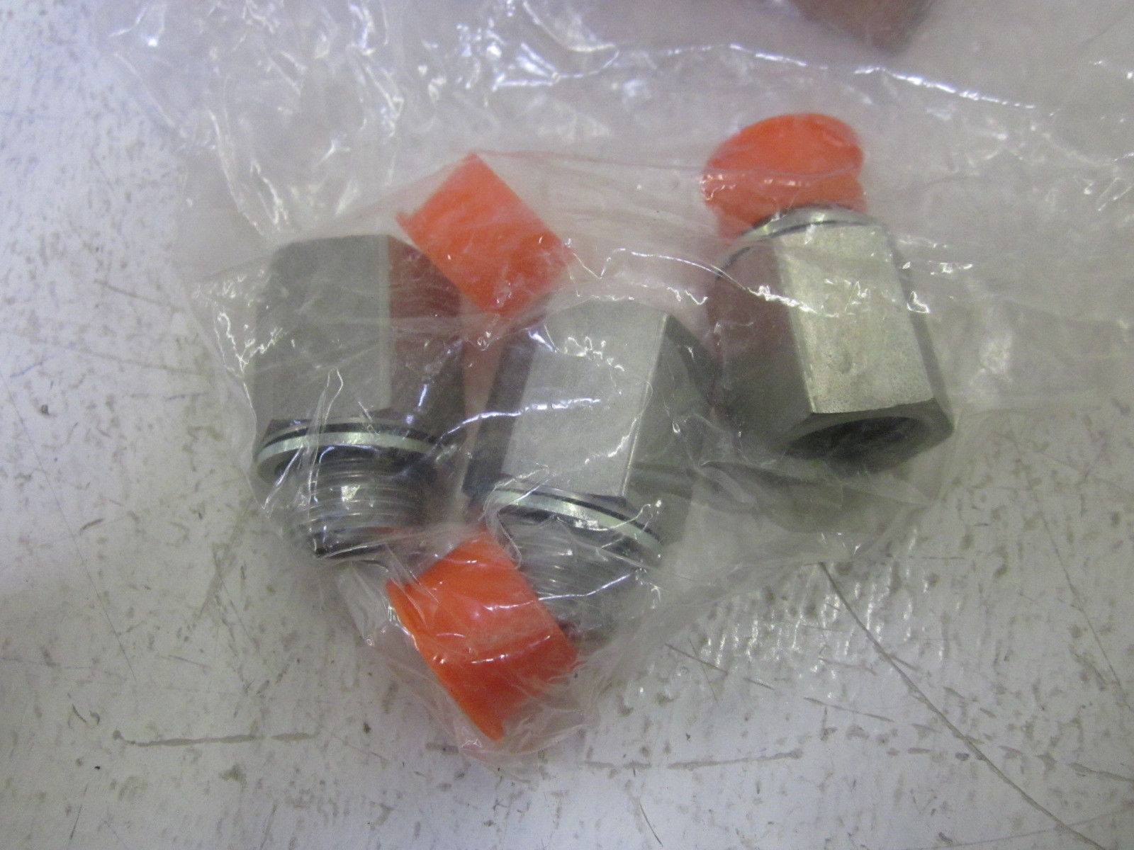 LOT OF 3 PARKER 8-12F5OLO-S STRAIGHT THREAD CONNECTOR NSMP