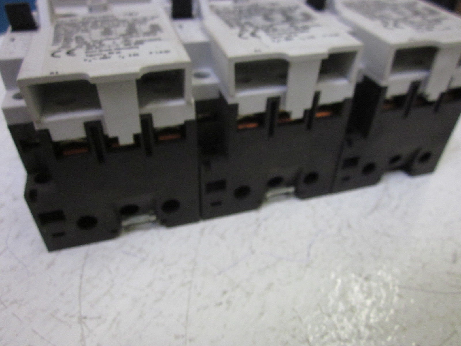LOT OF 3 SIEMENS 3VH1330-1MJ W/ 3VU9135-1BB01MINI RELAY CONTACTOR UNMP