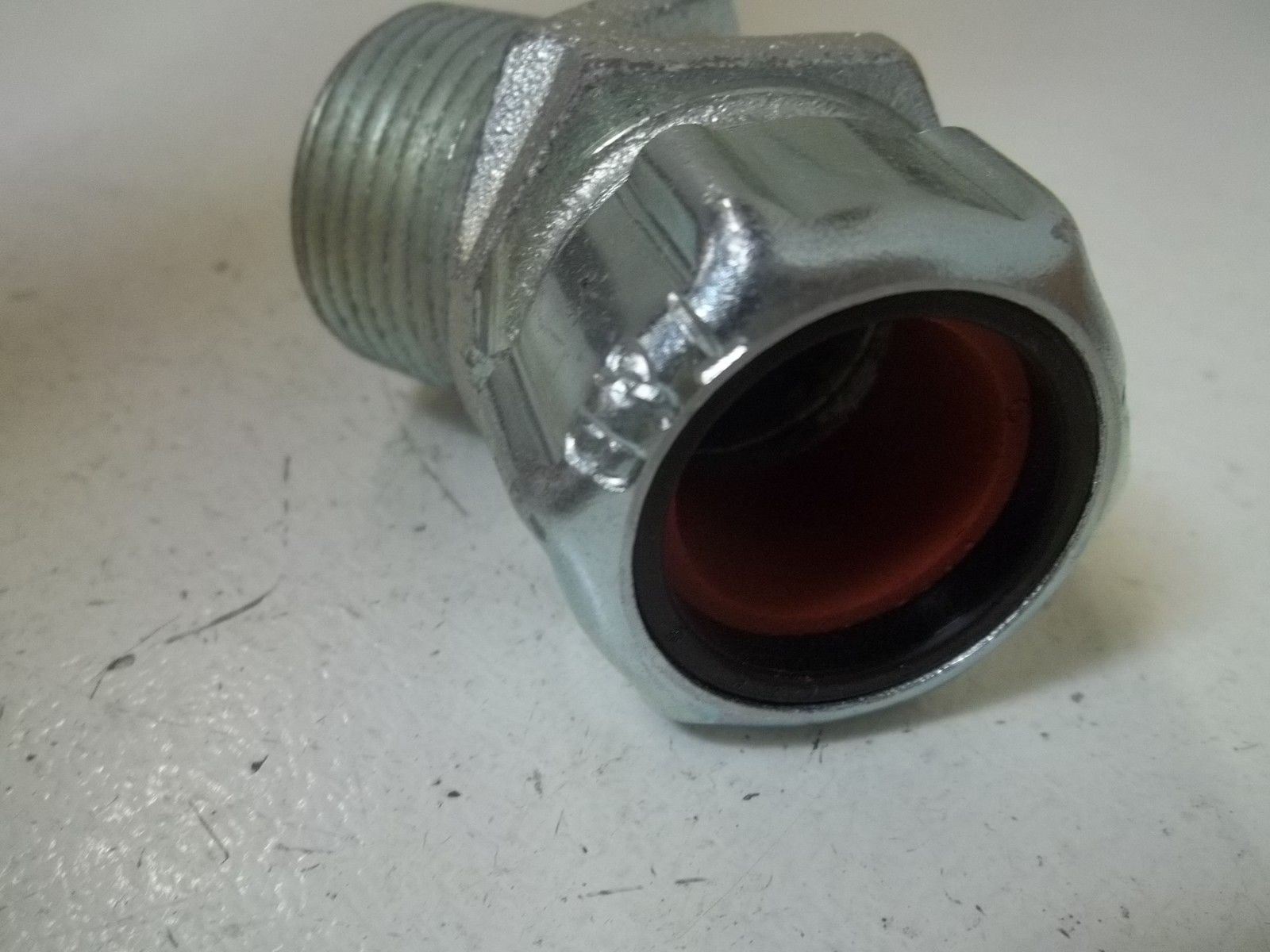 LOT OF 3 THOMAS & BETTS 2216 1"STRAIN RELIEF CORD CONN.45-DEG. ANGNSMP