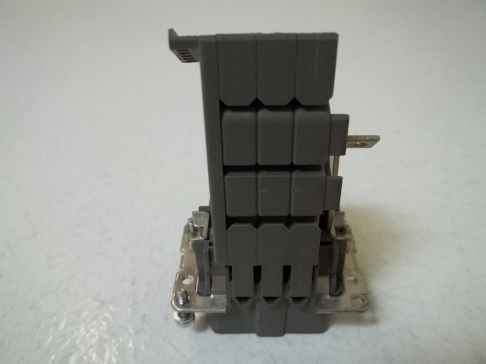 LOT OF  4  70.110.XX53.4 400V 46A UNMP