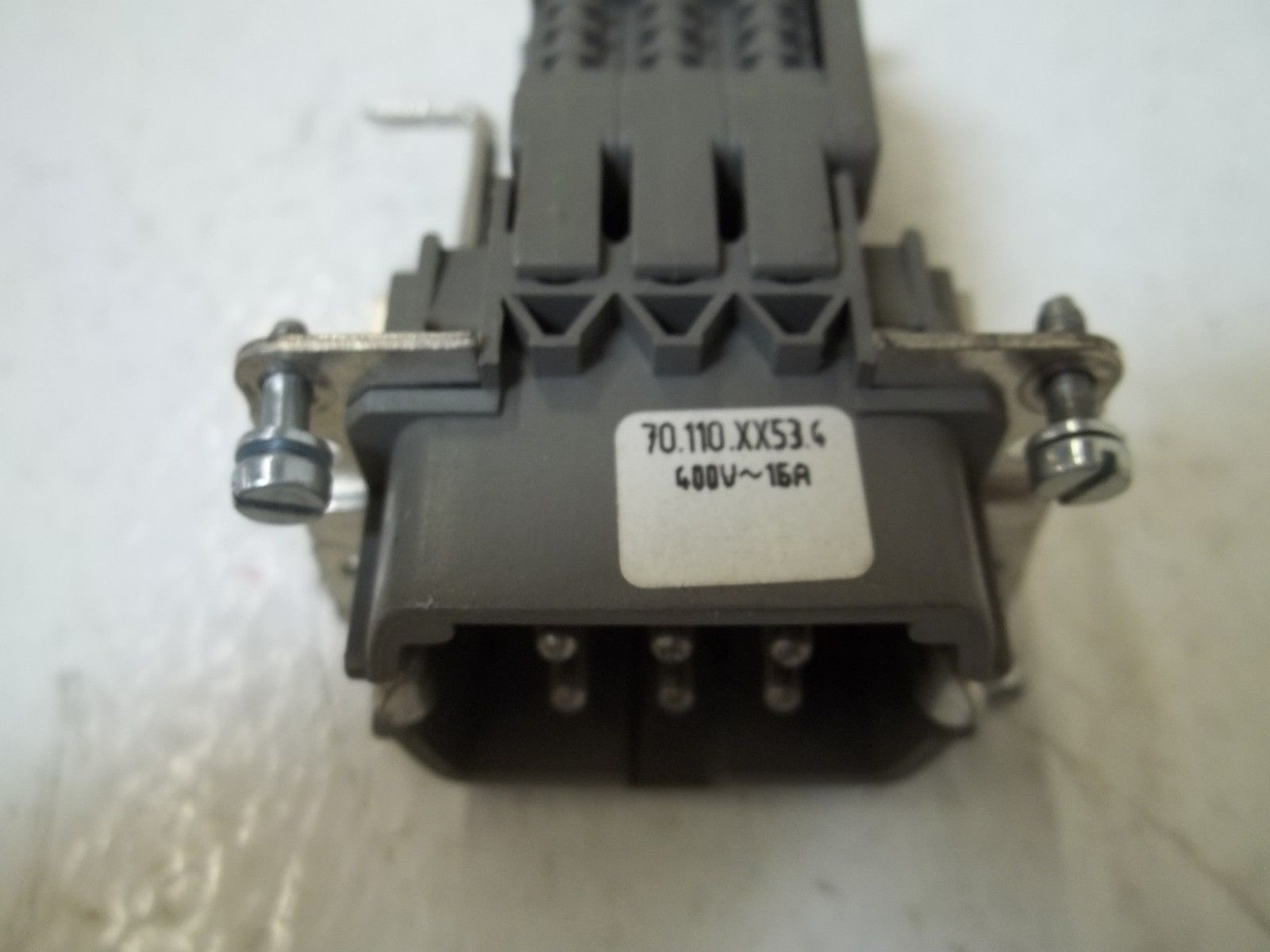 LOT OF  4  70.110.XX53.4 400V 46A UNMP