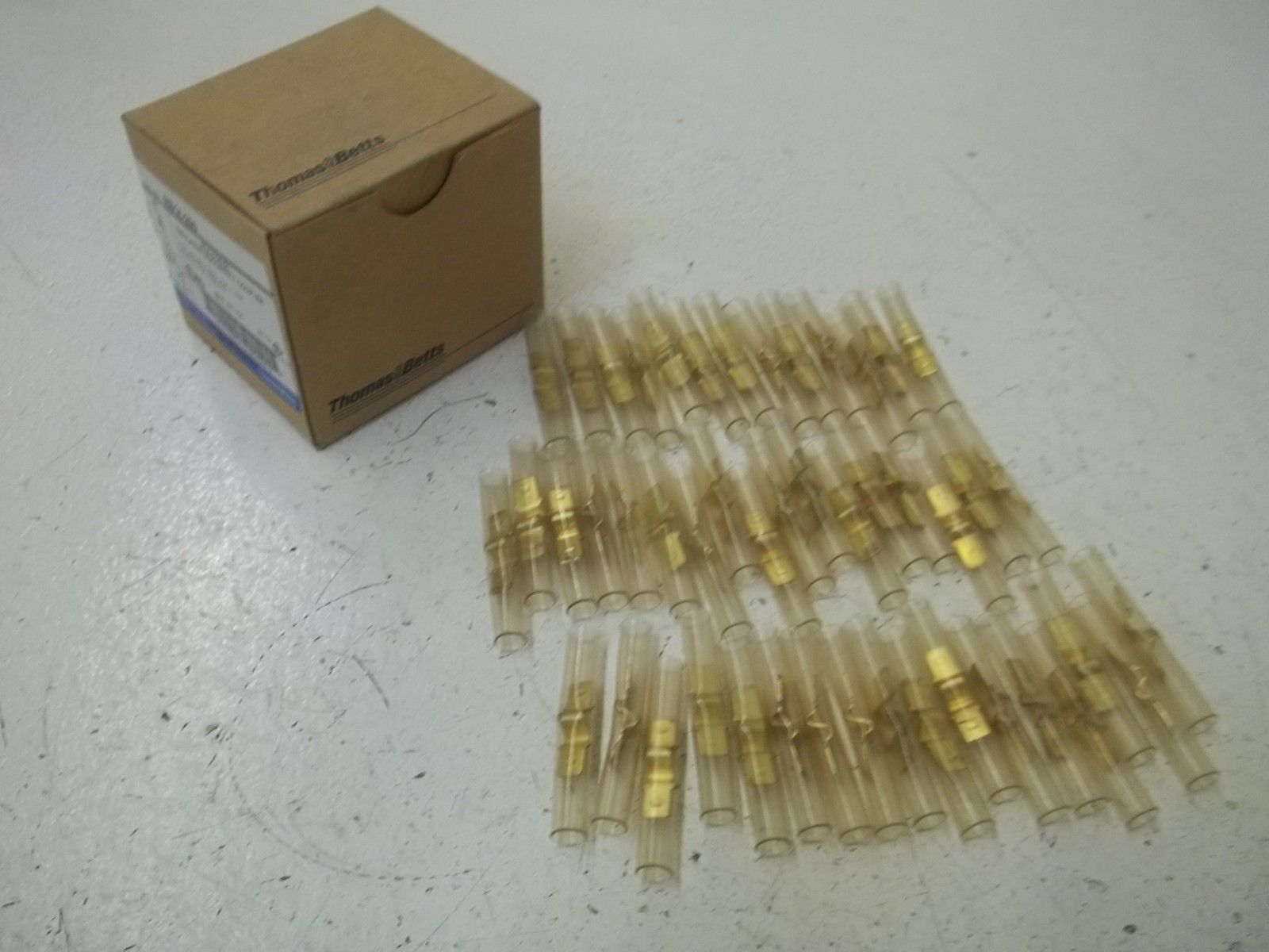 LOT OF 47 THOMAS & BETTS RB14-250 INSULATED DISCONNECT COUPLER NSMP