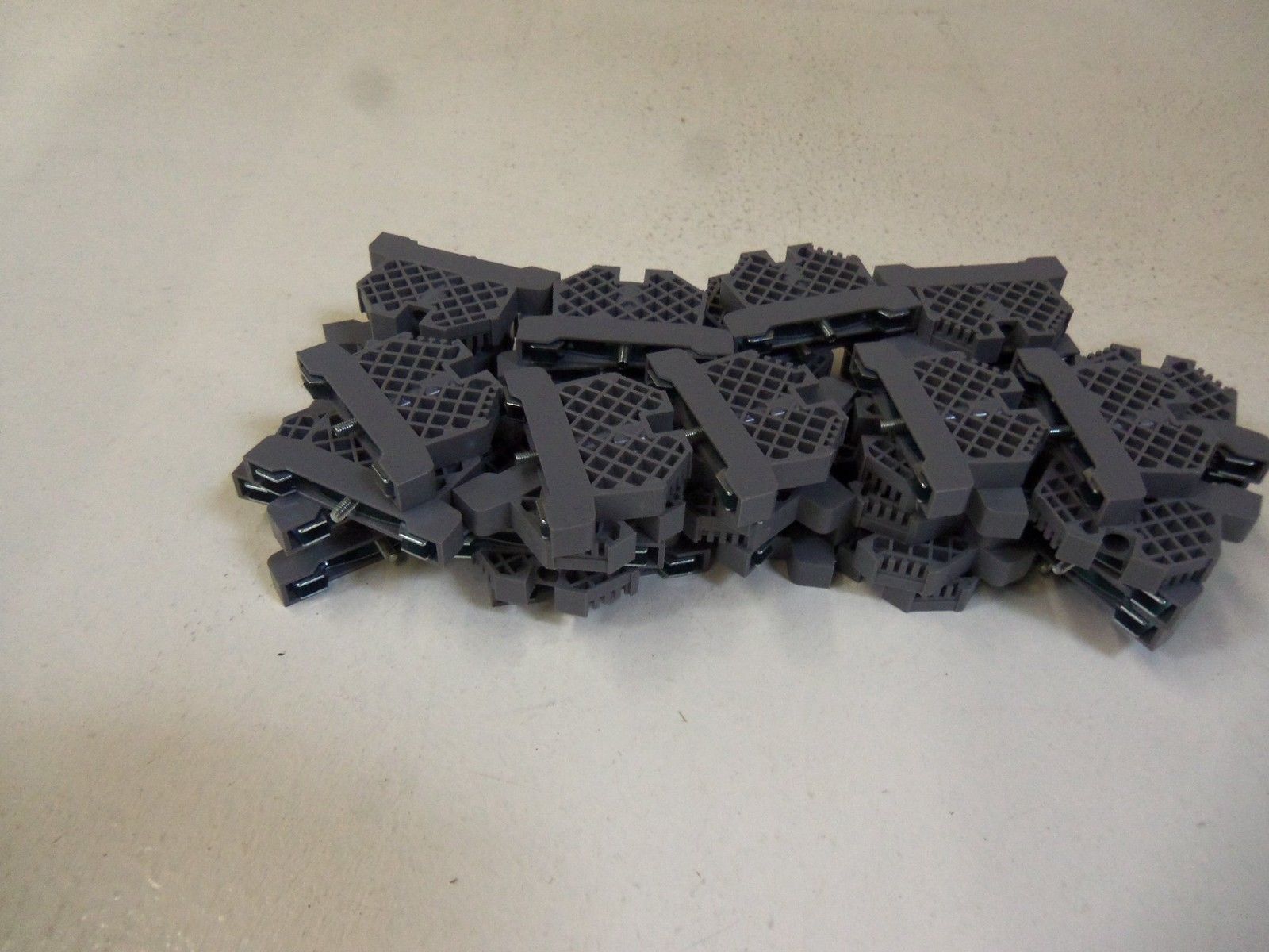 LOT OF 49 DINNECTORS DN-EB35 NSMP