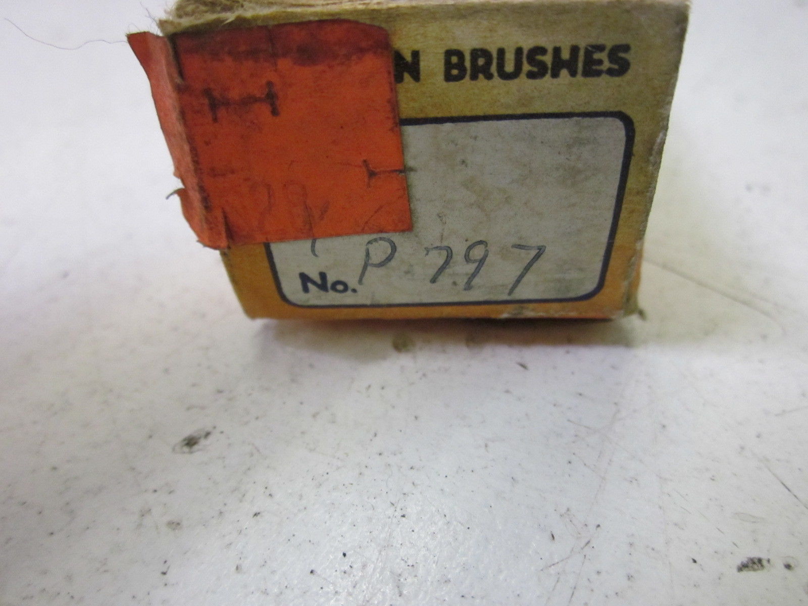 LOT OF 4 CARBON BRUSHES P797 NSMP