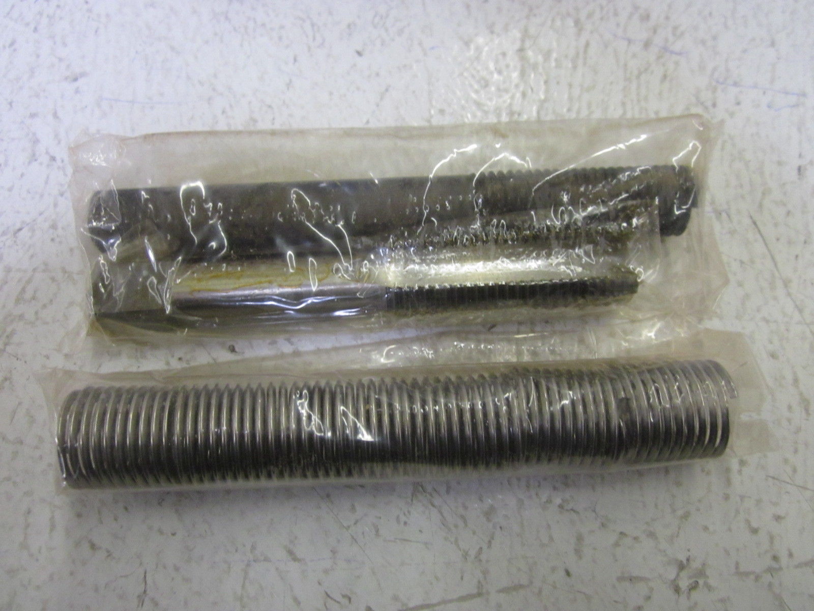 LOT OF 4 KAR PRODUCTS THREAD REPAIR KIT 74765 SIZE 16 X 2 NSMP