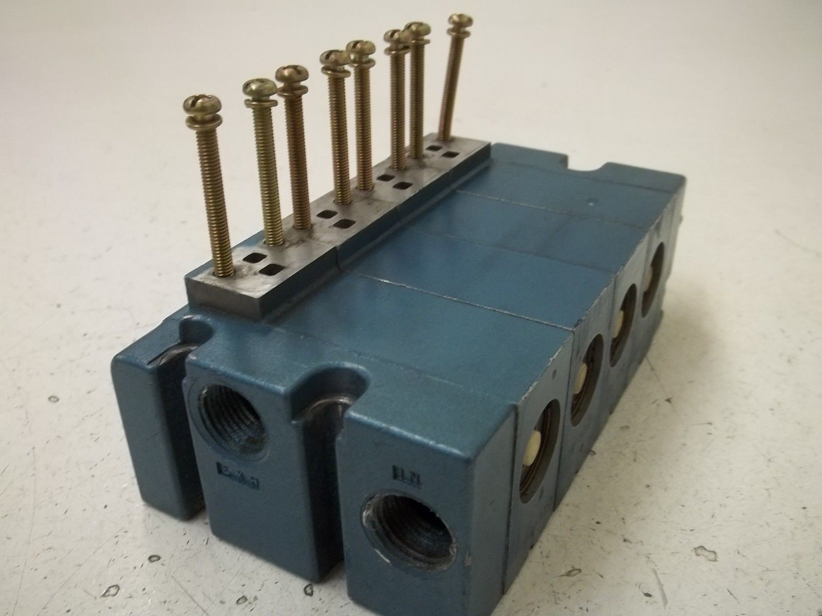 LOT OF 4 MAC VALVE 919A-PM-502MA SOLENOID VALVE (AS PICTURED) UNMP