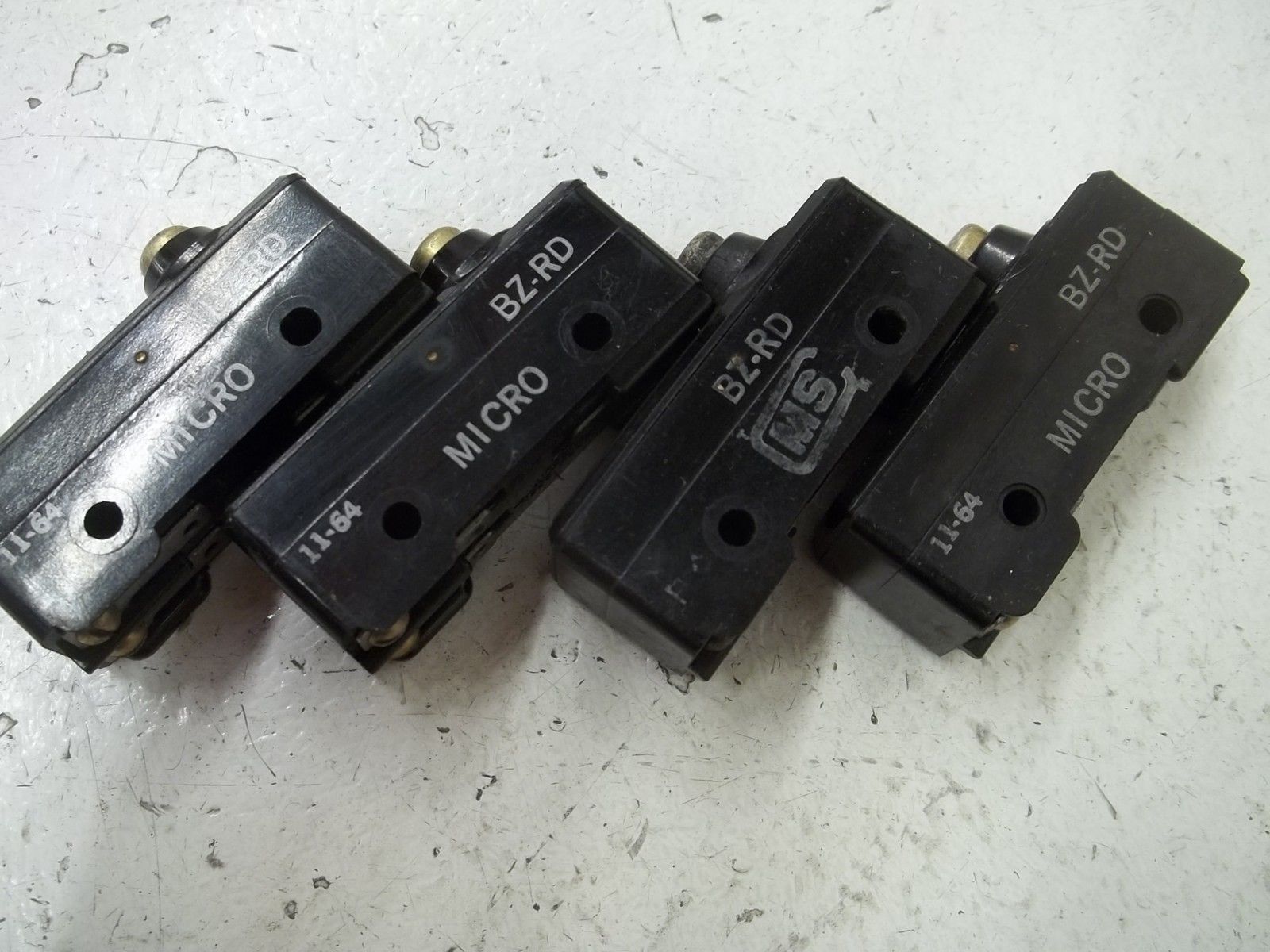 LOT OF 4 MICROSWITCH BZ-RD BASIC SWITCH UNMP