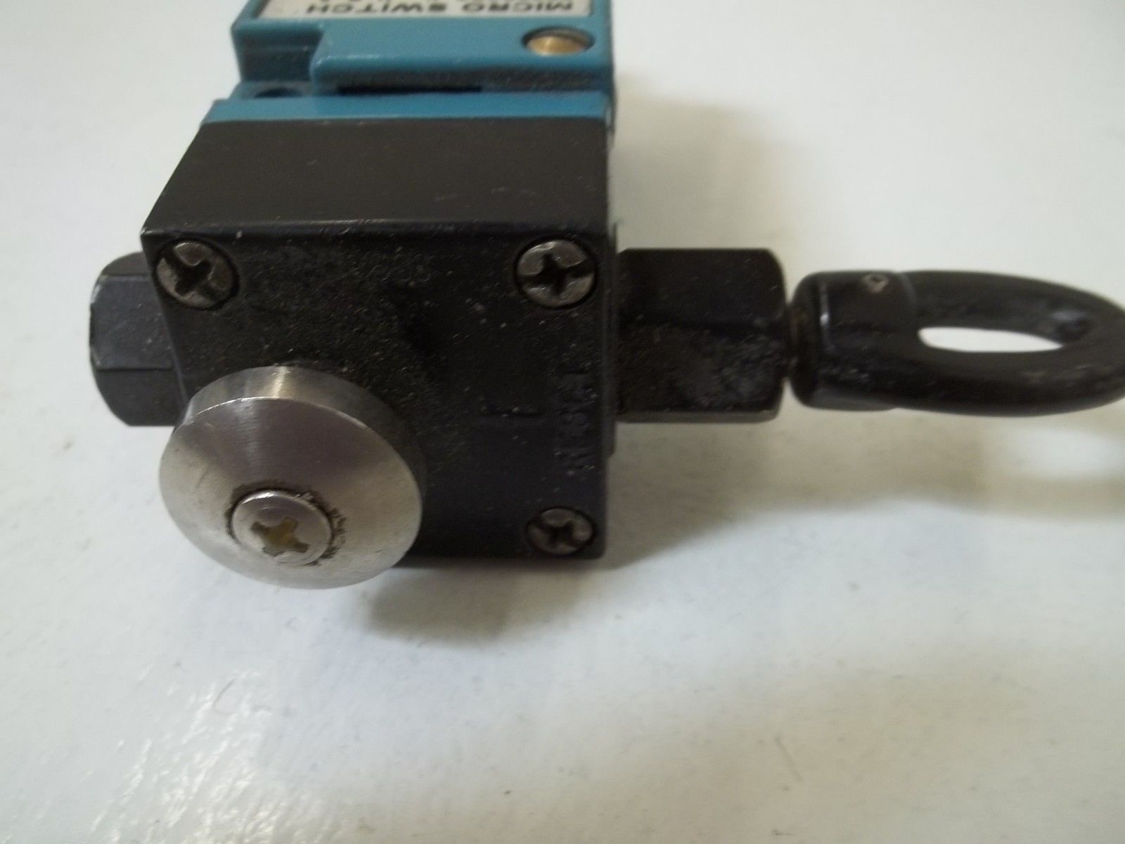 LOT OF 4 MICROSWITCH CLSB7A-G UNMP